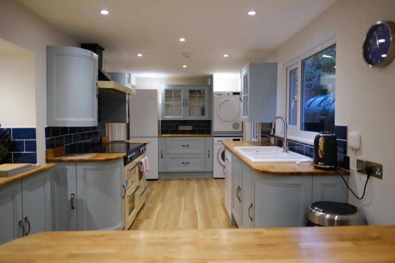 Newly Renovated Cottage With Hot Tub Портріт Екстер'єр фото