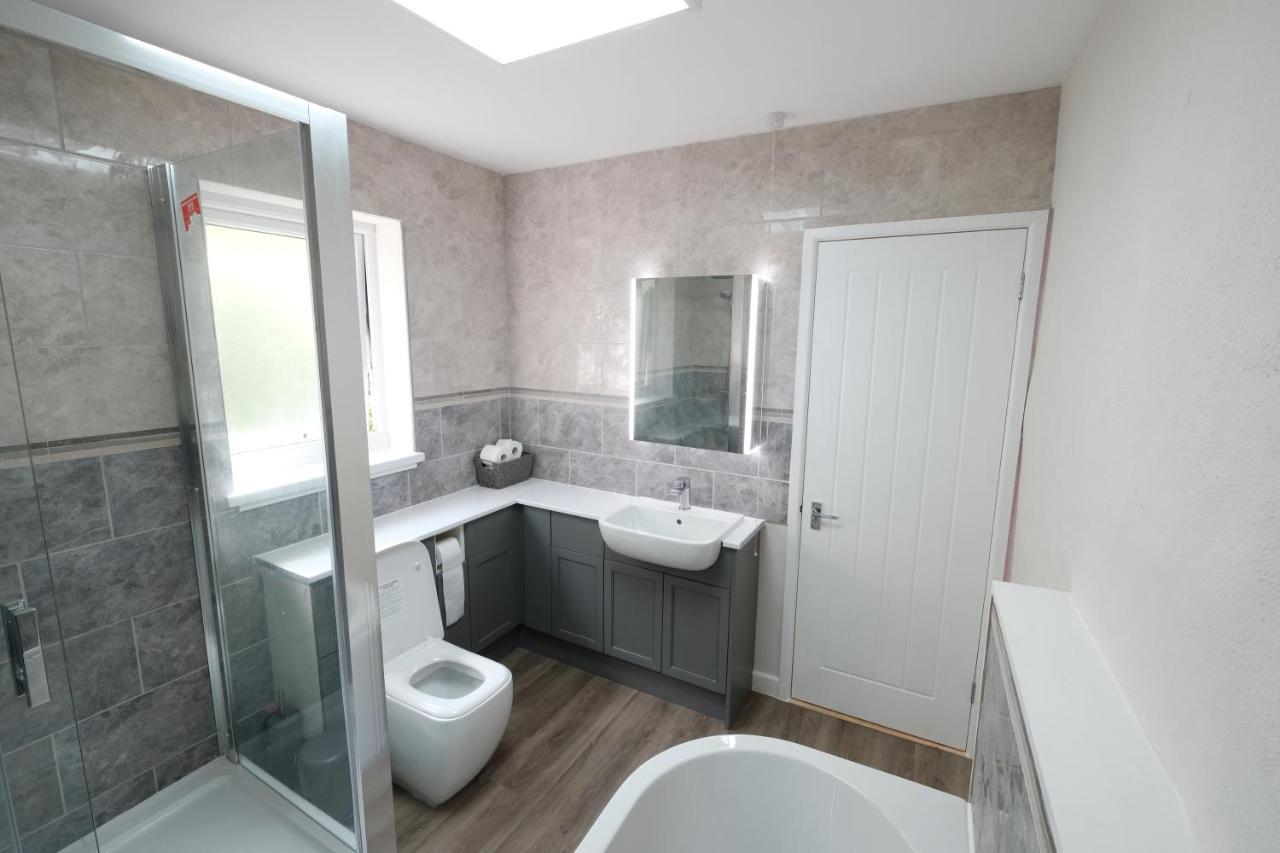 Newly Renovated Cottage With Hot Tub Портріт Екстер'єр фото