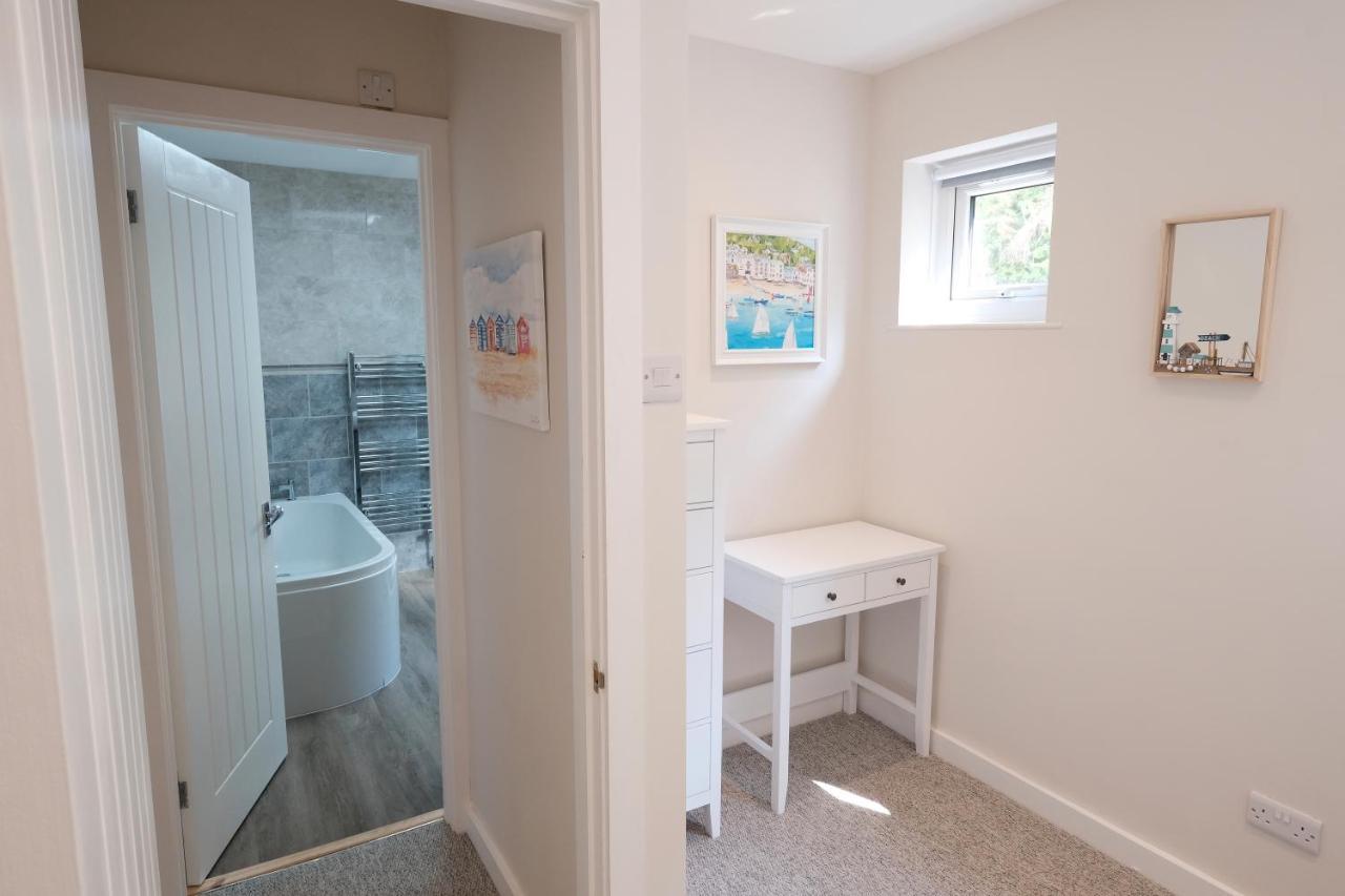 Newly Renovated Cottage With Hot Tub Портріт Екстер'єр фото